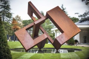 Lire la suite à propos de l’article Corten dans le Jardin: Sculptures et Aménagements Extérieurs